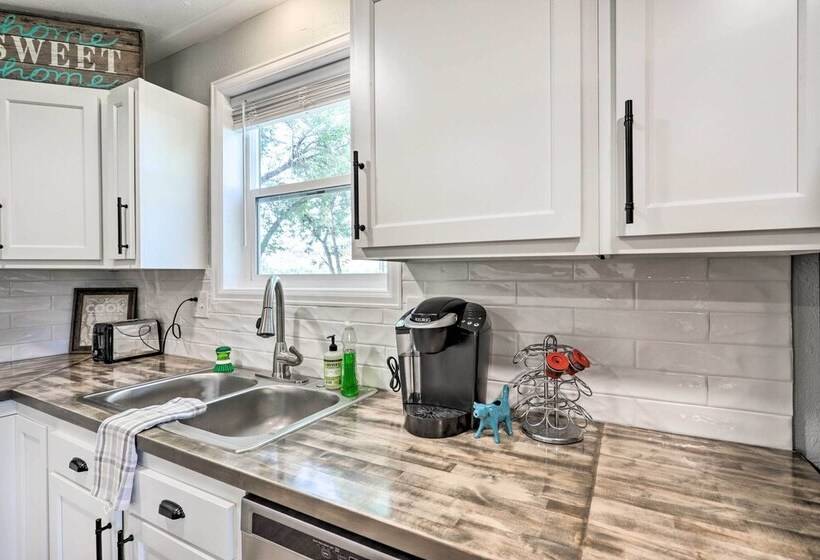 Cozy House W/ Views, 1 Mi To Colorado River!