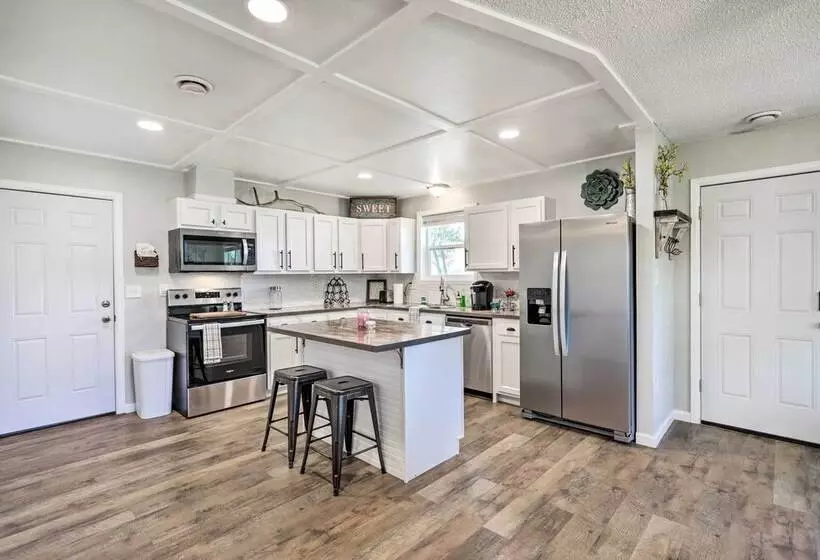 Cozy House W/ Views, 1 Mi To Colorado River!