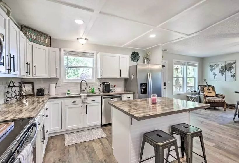 Cozy House W/ Views, 1 Mi To Colorado River!