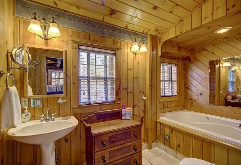 Cozy Log Cabin: 6 Mi To Great Smoky Mtns Np!