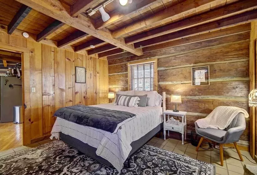 Cozy Log Cabin: 6 Mi To Great Smoky Mtns Np!