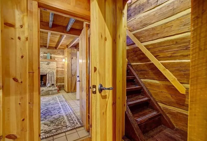 Cozy Log Cabin: 6 Mi To Great Smoky Mtns Np!