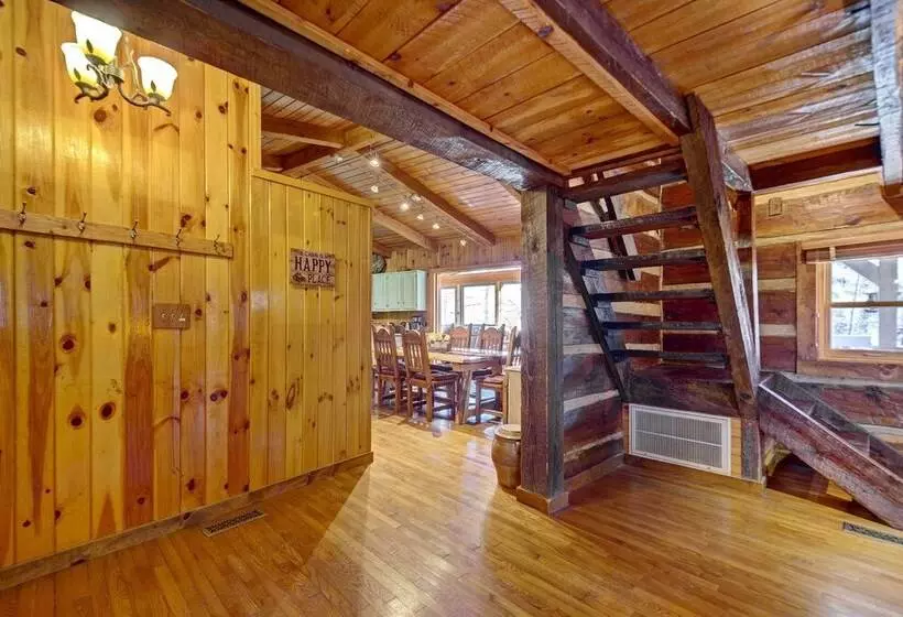 Cozy Log Cabin: 6 Mi To Great Smoky Mtns Np!