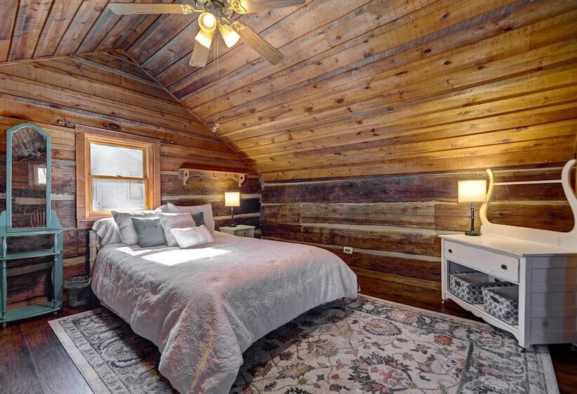 Cozy Log Cabin: 6 Mi To Great Smoky Mtns Np!