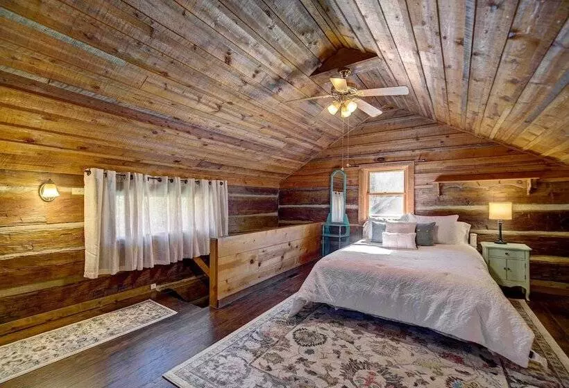 Cozy Log Cabin: 6 Mi To Great Smoky Mtns Np!