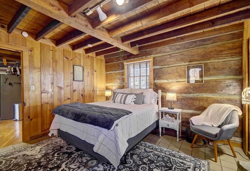 Cozy Log Cabin: 6 Mi To Great Smoky Mtns Np!