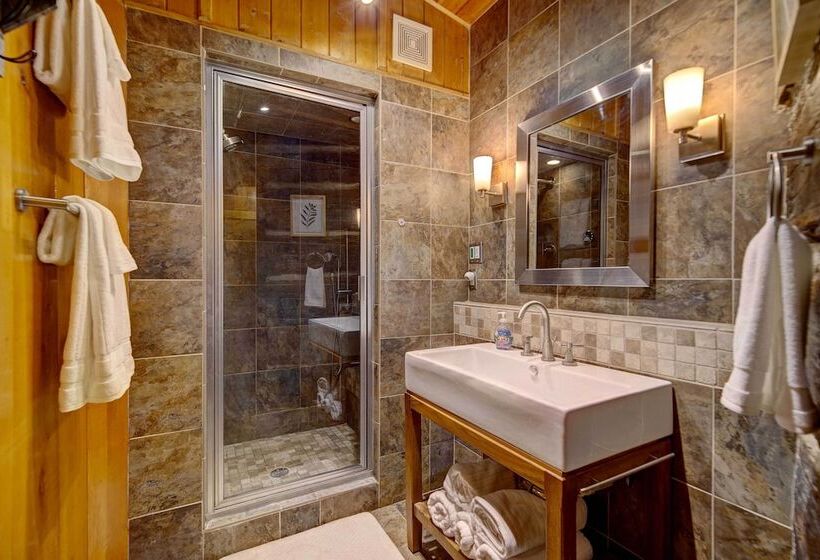 Cozy Log Cabin: 6 Mi To Great Smoky Mtns Np!