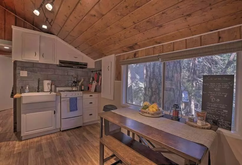 Cozy, Pet Friendly Mtn Cabin: 1 Mi To Lake Gregory