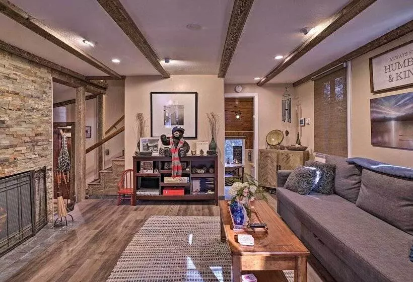 Cozy, Pet Friendly Mtn Cabin: 1 Mi To Lake Gregory