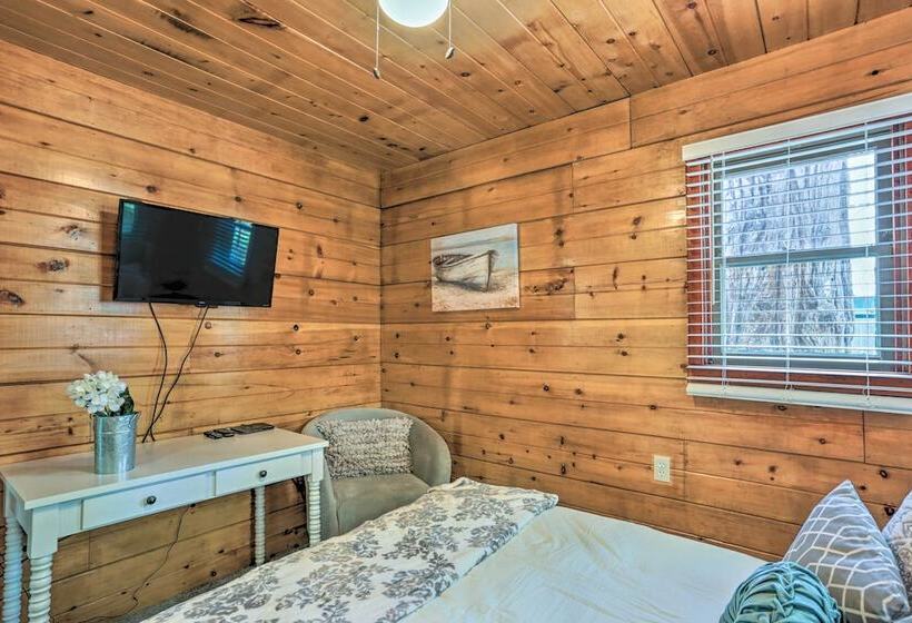 Half Mi To Shaver Lake: Cabin W/ Wraparound Deck