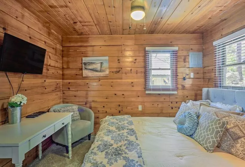 Half Mi To Shaver Lake: Cabin W/ Wraparound Deck