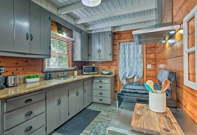 Half Mi To Shaver Lake: Cabin W/ Wraparound Deck