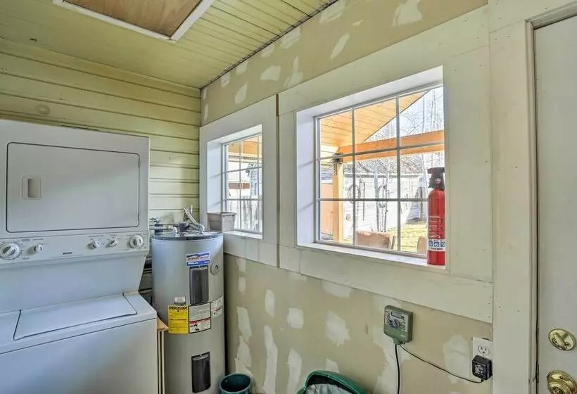 Downtown Cabin < 10 Miles To Mt Shasta Ski Park!