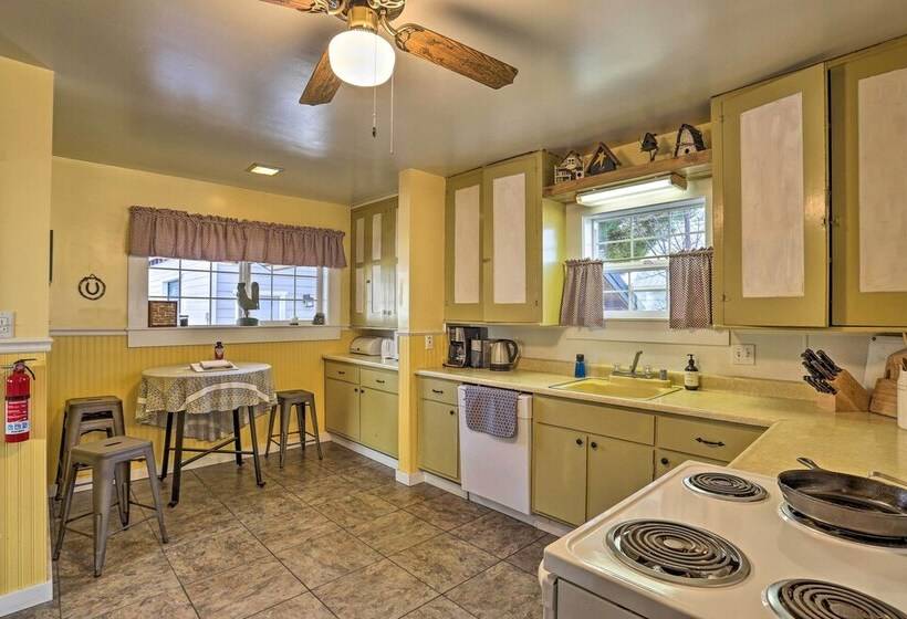 Downtown Cabin < 10 Miles To Mt Shasta Ski Park!