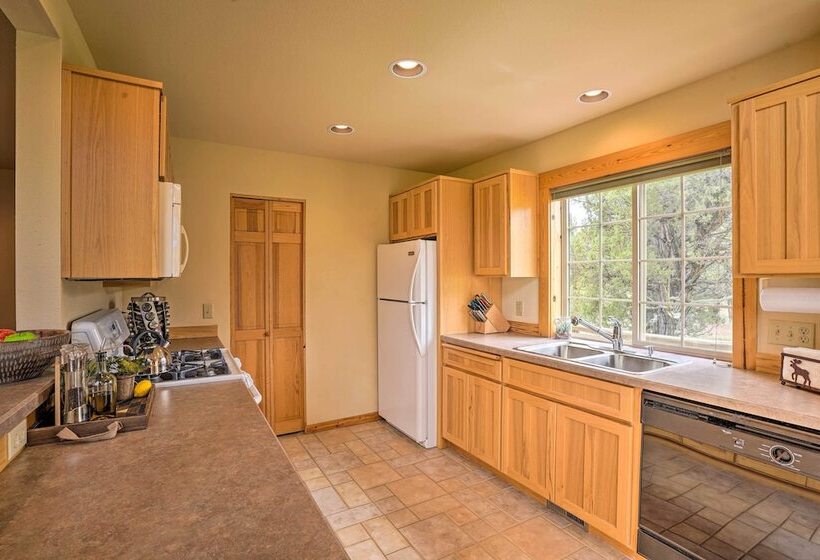 Eagle Crest Retreat W/ Great Wifi & Resort Access!