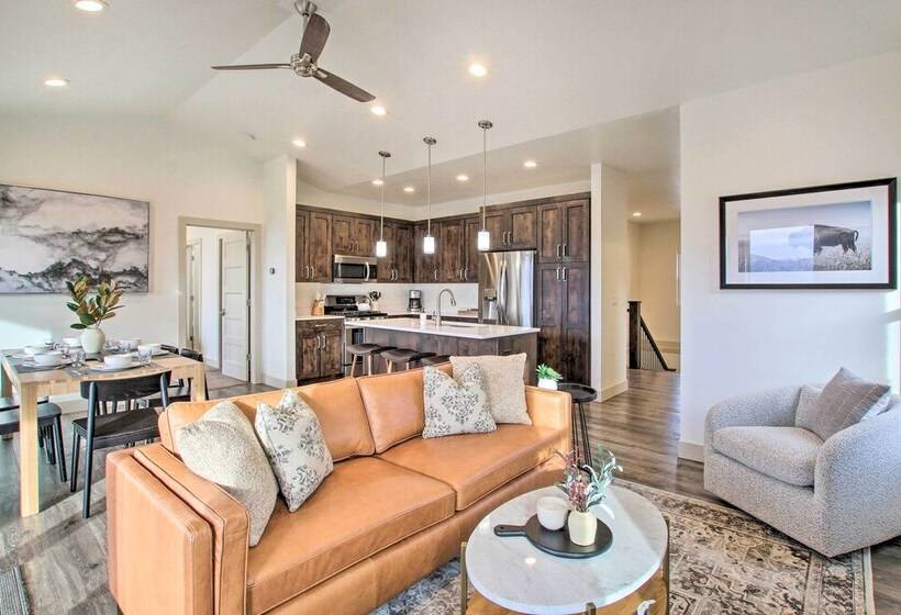 Eden Home W/ Stunning View ~ 6 Mi To Skiing!