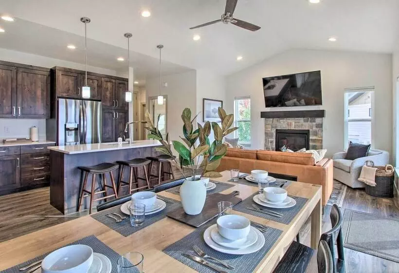 Eden Home W/ Stunning View ~ 6 Mi To Skiing!