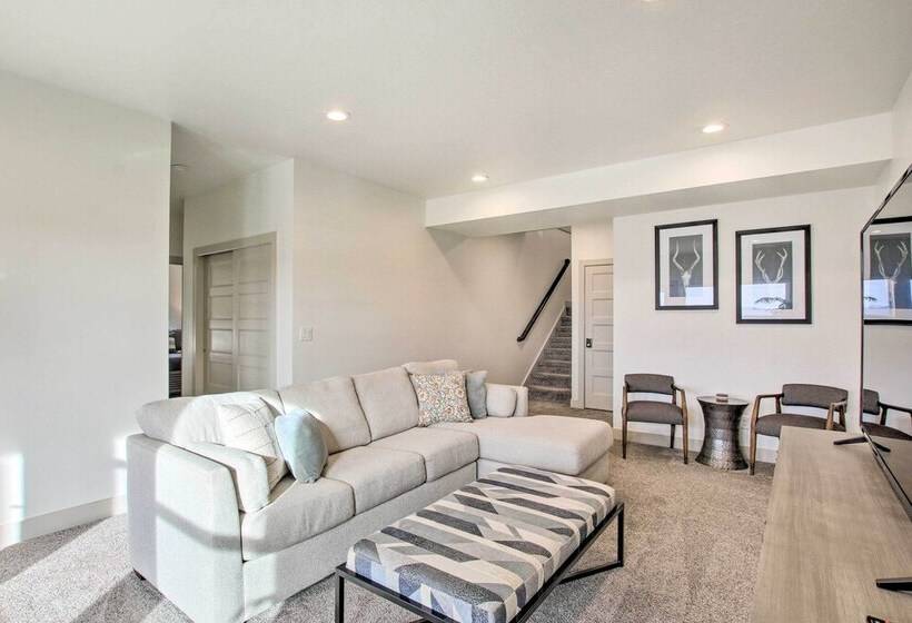 Eden Home W/ Stunning View ~ 6 Mi To Skiing!