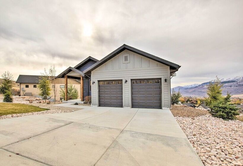 Eden Home W/ Stunning View ~ 6 Mi To Skiing!