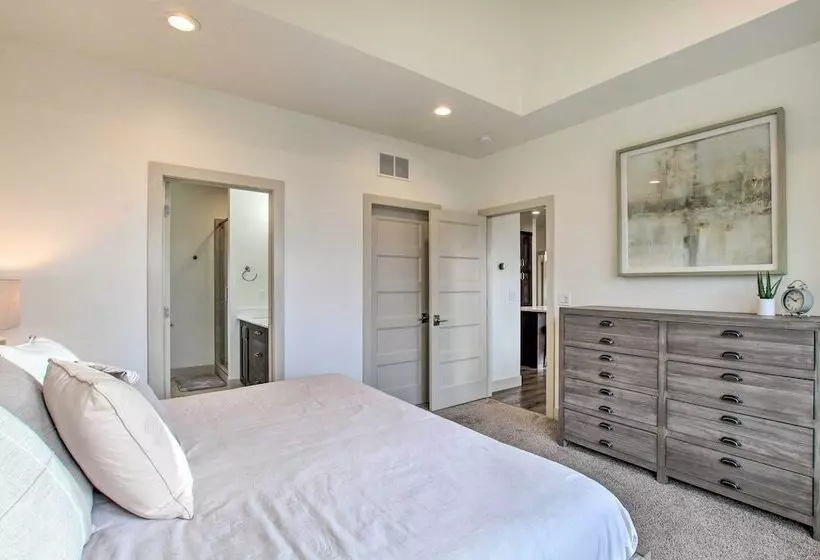 Eden Home W/ Stunning View ~ 6 Mi To Skiing!