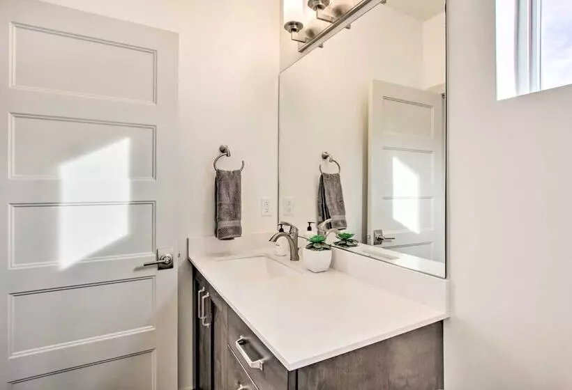 Eden Home W/ Stunning View ~ 6 Mi To Skiing!