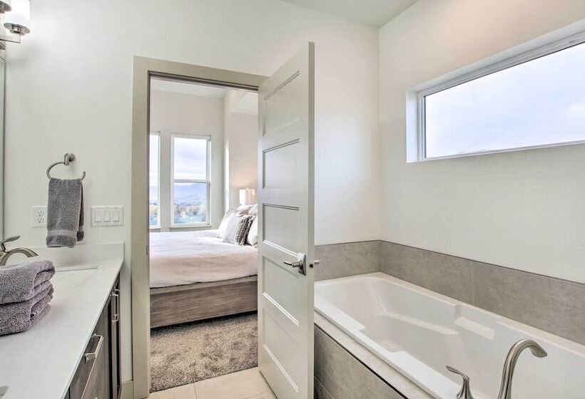 Eden Home W/ Stunning View ~ 6 Mi To Skiing!