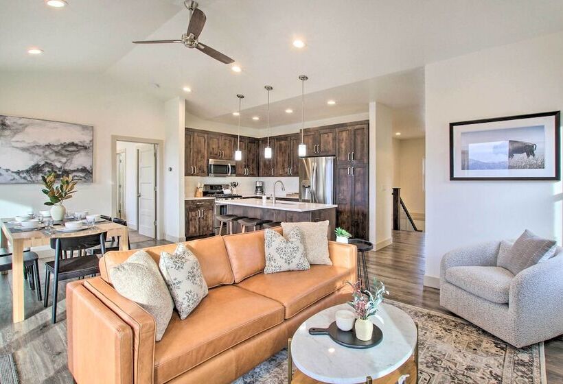 Eden Home W/ Stunning View ~ 6 Mi To Skiing!