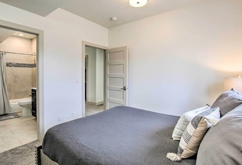 Eden Home W/ Stunning View ~ 6 Mi To Skiing!