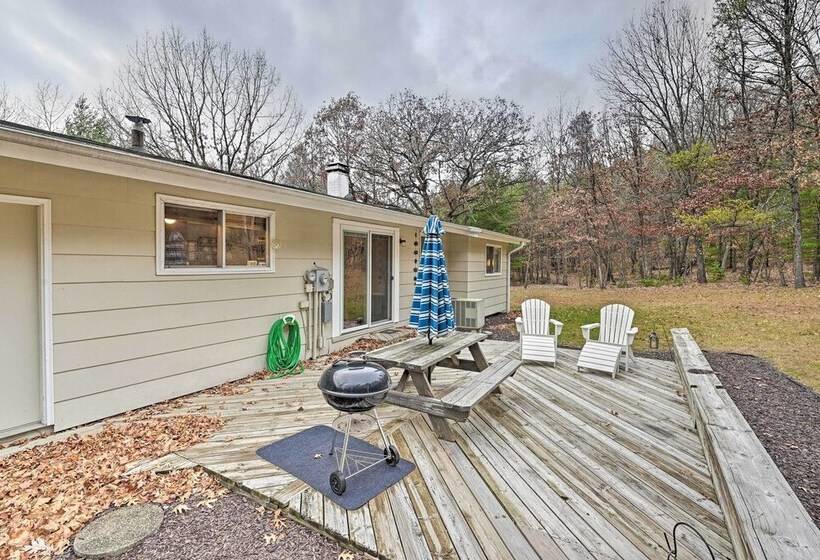 Four Season Home On Scenic Bluff Country Acreage!