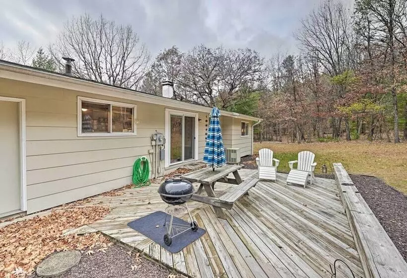 Four Season Home On Scenic Bluff Country Acreage!