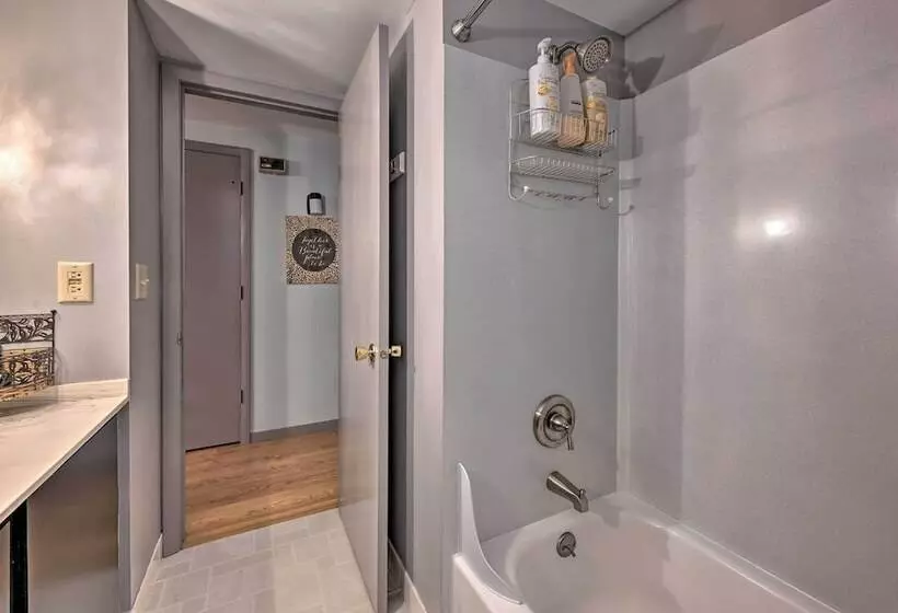 Four Season Home On Scenic Bluff Country Acreage!