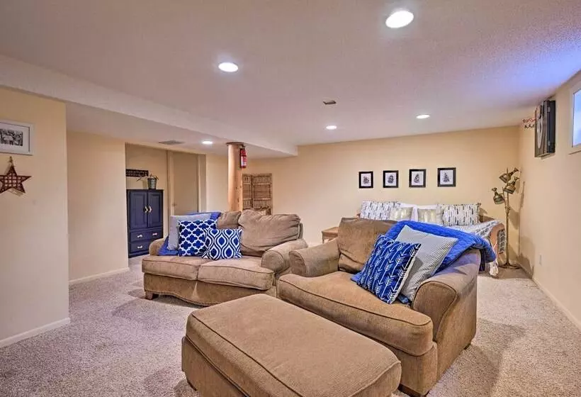 Four Season Home On Scenic Bluff Country Acreage!