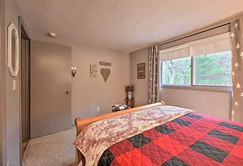 Four Season Home On Scenic Bluff Country Acreage!