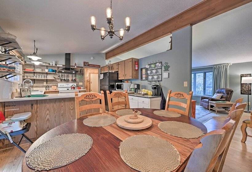 Four Season Home On Scenic Bluff Country Acreage!