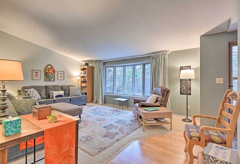 Four Season Home On Scenic Bluff Country Acreage!