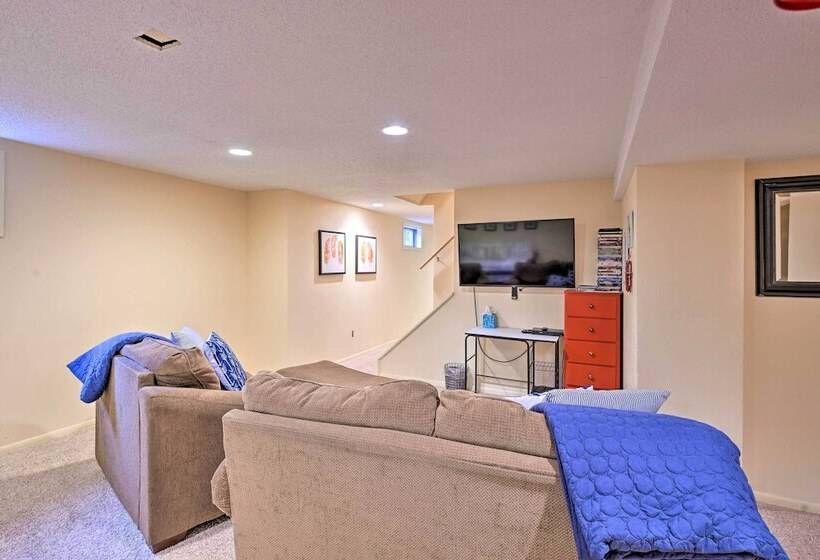 Four Season Home On Scenic Bluff Country Acreage!