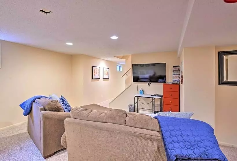 Four Season Home On Scenic Bluff Country Acreage!