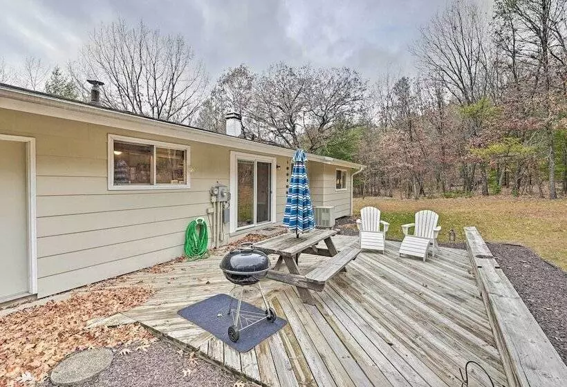 Four Season Home On Scenic Bluff Country Acreage!