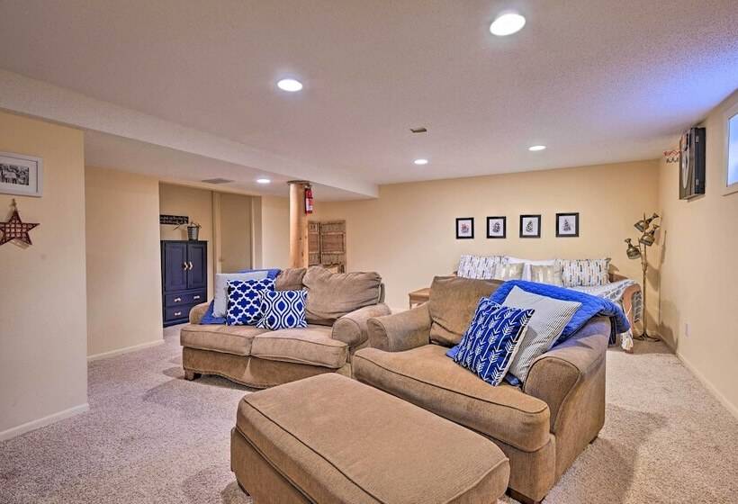 Four Season Home On Scenic Bluff Country Acreage!