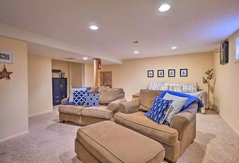 Four Season Home On Scenic Bluff Country Acreage!