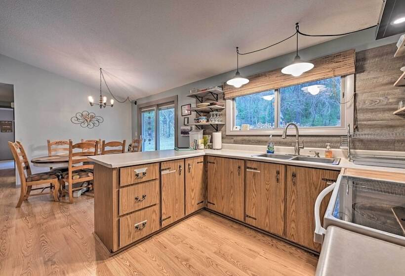 Four Season Home On Scenic Bluff Country Acreage!