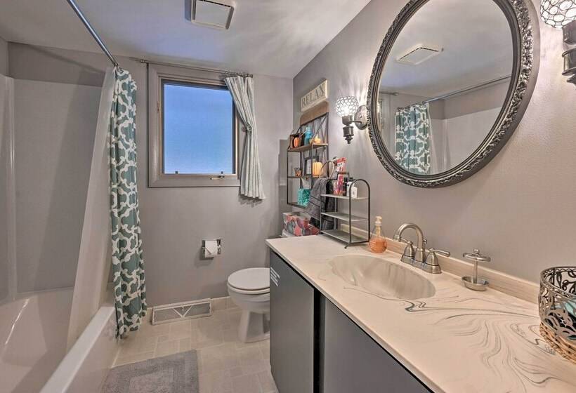 Four Season Home On Scenic Bluff Country Acreage!