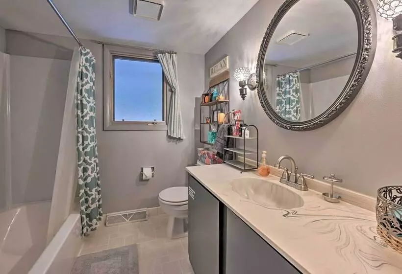 Four Season Home On Scenic Bluff Country Acreage!