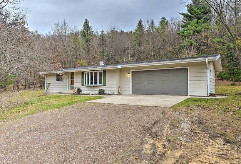 Four Season Home On Scenic Bluff Country Acreage!