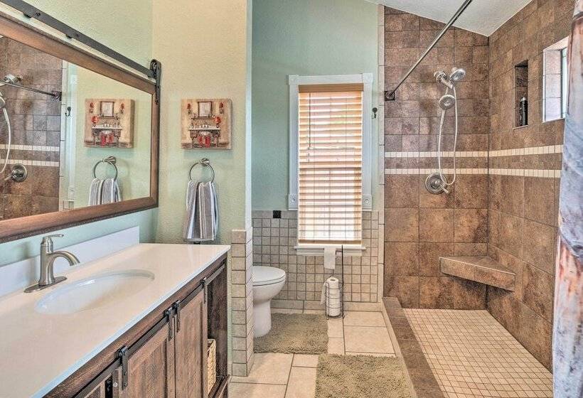 Gorgeous Hutto Home W/ Hot Tub, Pool, & Fire Pit!