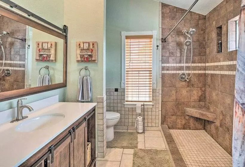 Gorgeous Hutto Home W/ Hot Tub, Pool, & Fire Pit!
