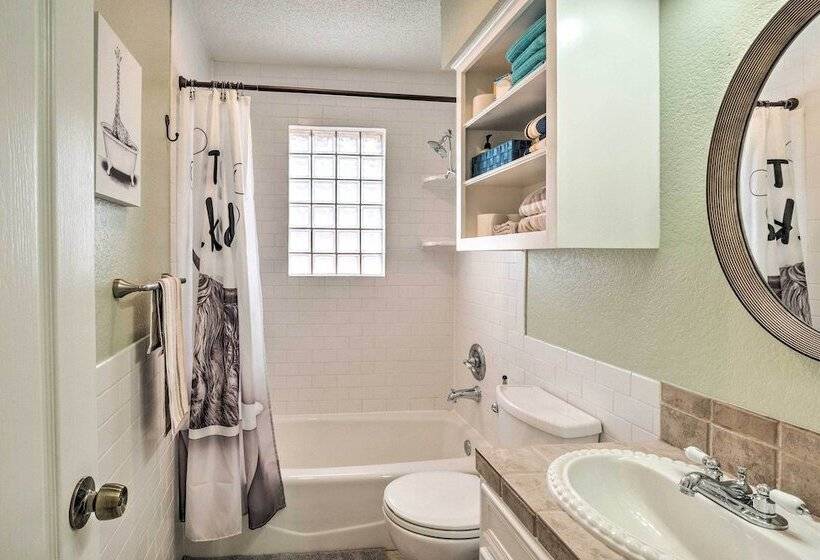 Gorgeous Hutto Home W/ Hot Tub, Pool, & Fire Pit!