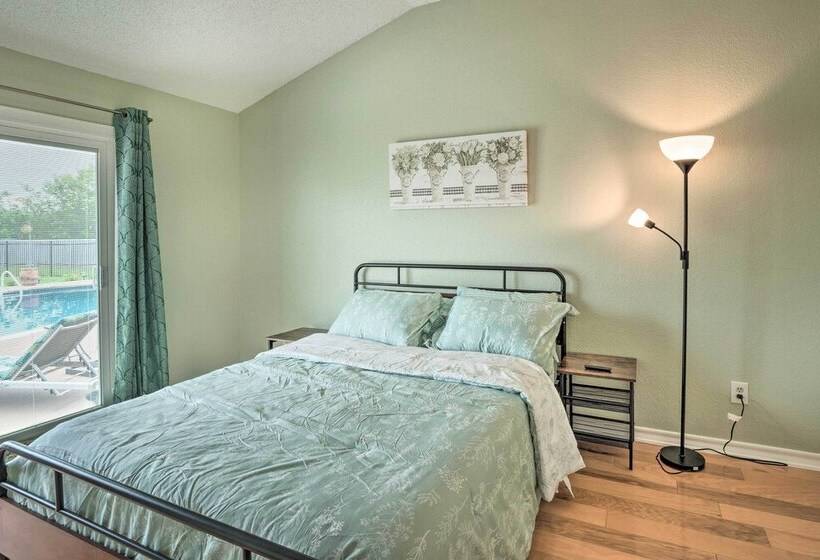 Gorgeous Hutto Home W/ Hot Tub, Pool, & Fire Pit!