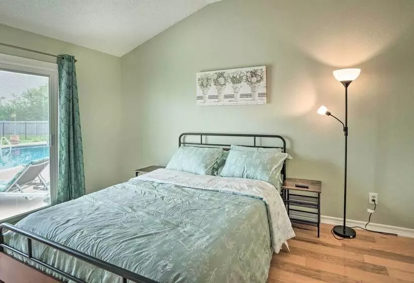 Gorgeous Hutto Home W/ Hot Tub, Pool, & Fire Pit!