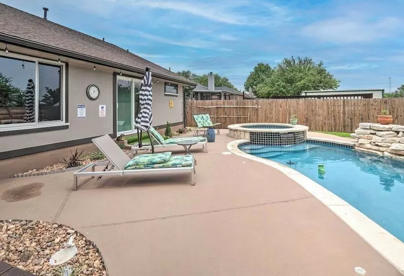 Gorgeous Hutto Home W/ Hot Tub, Pool, & Fire Pit!